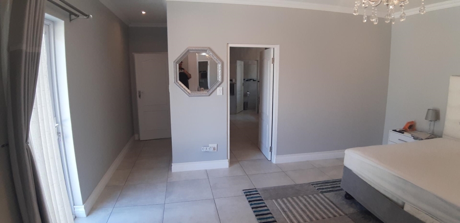 5 Bedroom Property for Sale in Mooikloof Gauteng