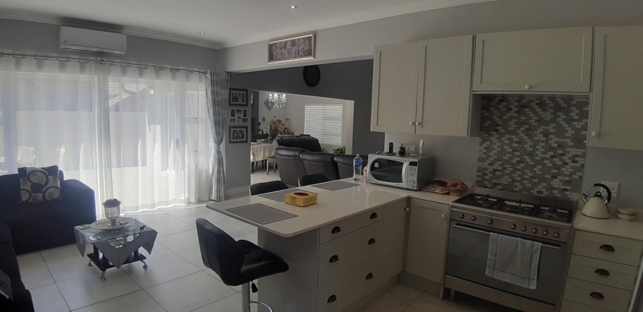 5 Bedroom Property for Sale in Mooikloof Gauteng