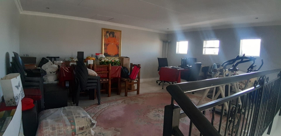 5 Bedroom Property for Sale in Mooikloof Gauteng