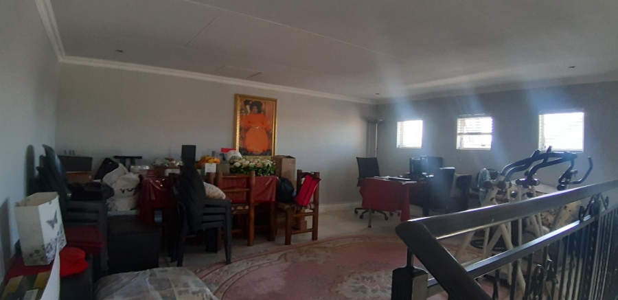 5 Bedroom Property for Sale in Mooikloof Gauteng