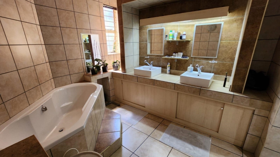 3 Bedroom Property for Sale in Zwartkop Gauteng