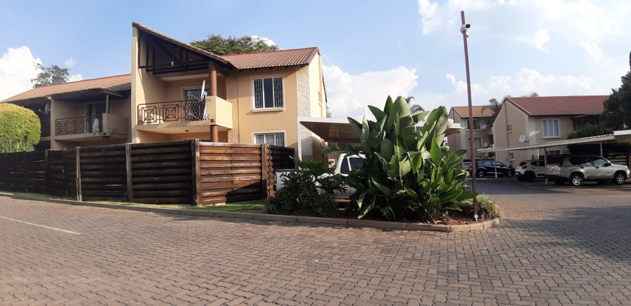 2 Bedroom Property for Sale in Die Hoewes Gauteng