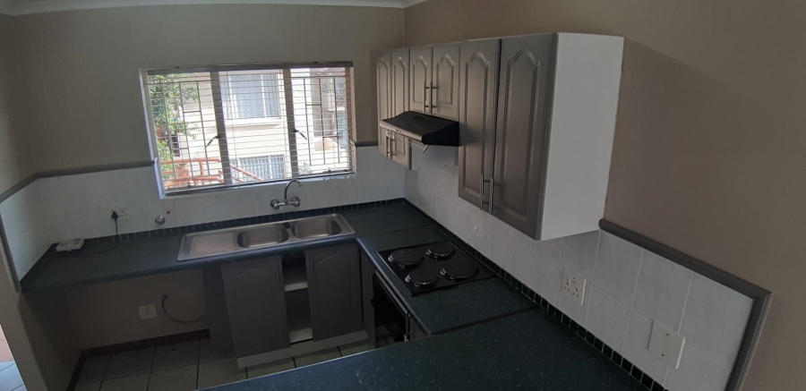 2 Bedroom Property for Sale in Die Hoewes Gauteng