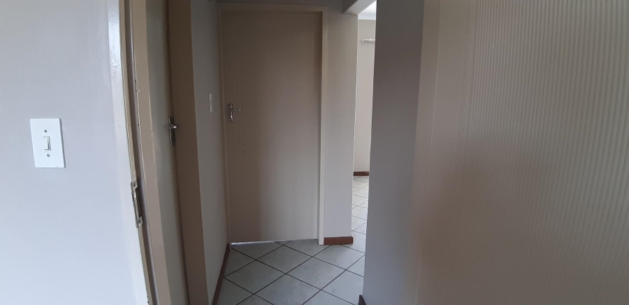 2 Bedroom Property for Sale in Die Hoewes Gauteng