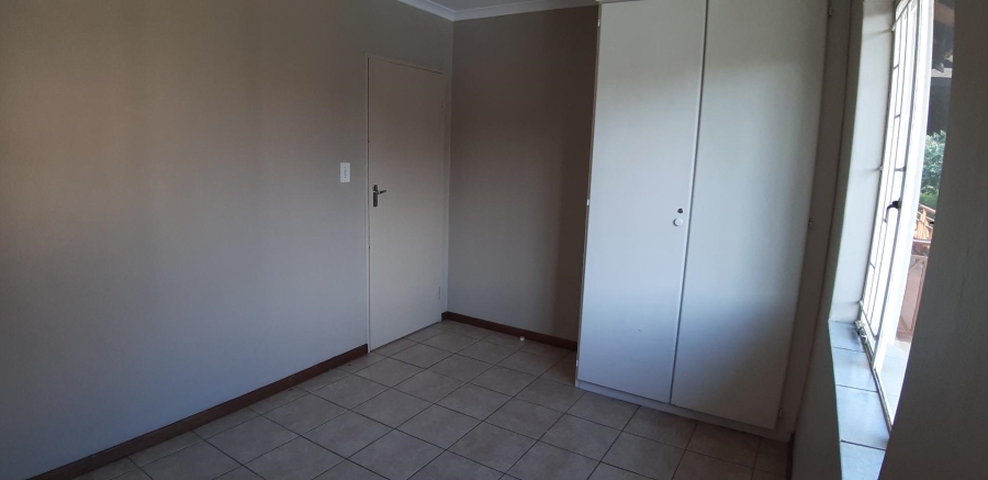 2 Bedroom Property for Sale in Die Hoewes Gauteng