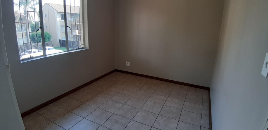 2 Bedroom Property for Sale in Die Hoewes Gauteng