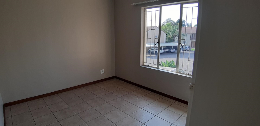 2 Bedroom Property for Sale in Die Hoewes Gauteng