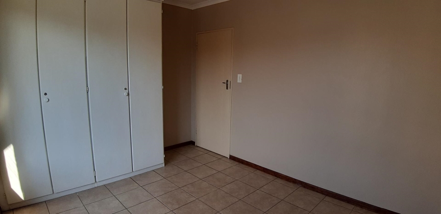 2 Bedroom Property for Sale in Die Hoewes Gauteng