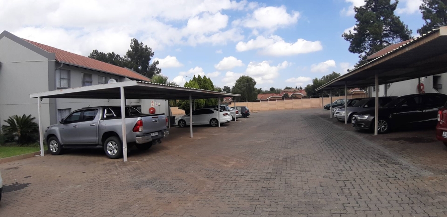 3 Bedroom Property for Sale in Die Hoewes Gauteng