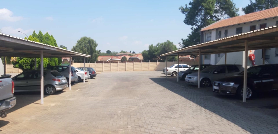 3 Bedroom Property for Sale in Die Hoewes Gauteng