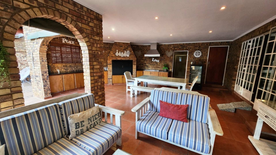 4 Bedroom Property for Sale in Eldoraigne Gauteng