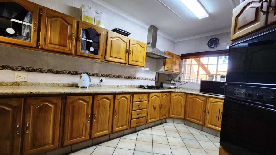 4 Bedroom Property for Sale in Eldoraigne Gauteng