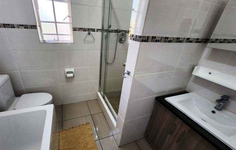 4 Bedroom Property for Sale in Eldoraigne Gauteng