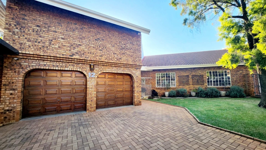 4 Bedroom Property for Sale in Eldoraigne Gauteng