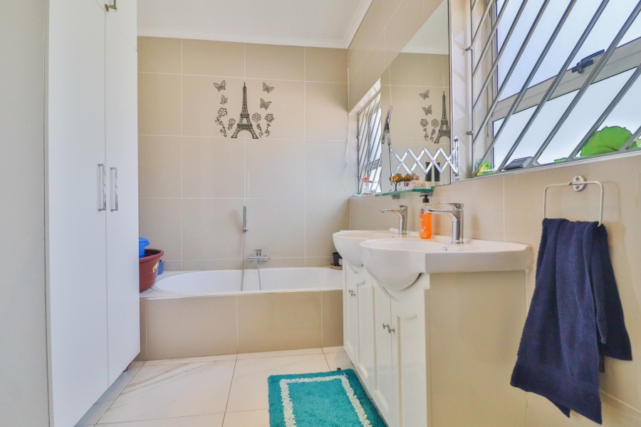 4 Bedroom Property for Sale in Bramley Gardens Gauteng