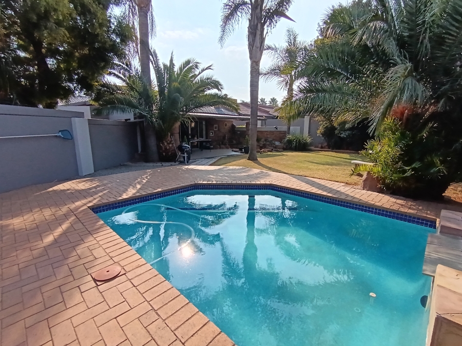 4 Bedroom Property for Sale in Sonneveld Gauteng