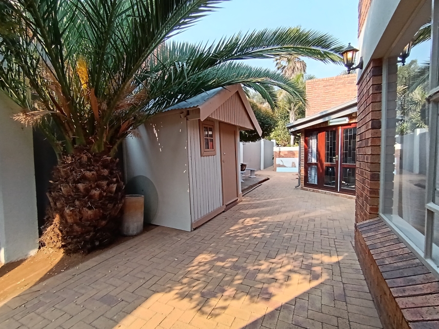 4 Bedroom Property for Sale in Sonneveld Gauteng