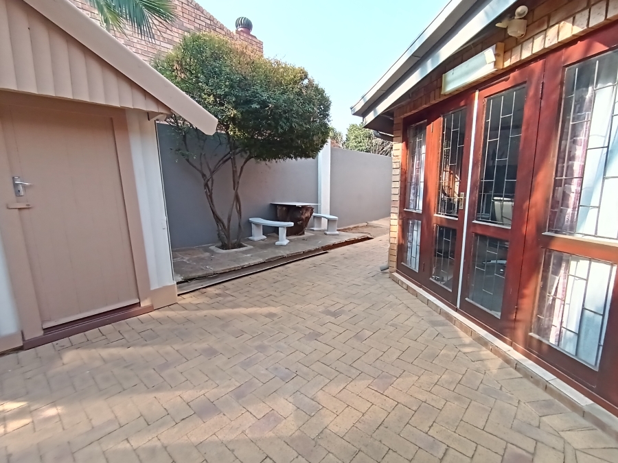 4 Bedroom Property for Sale in Sonneveld Gauteng