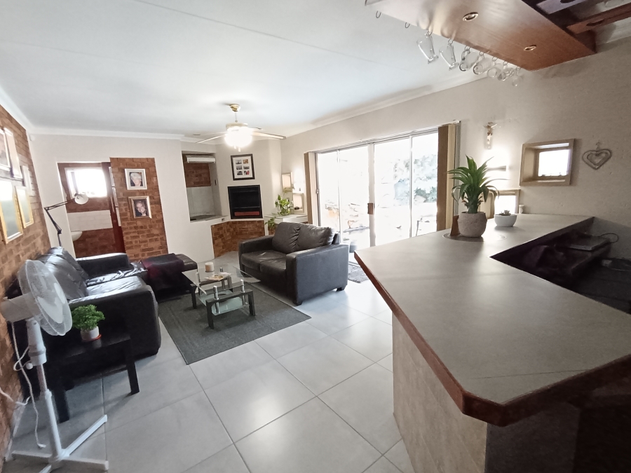 4 Bedroom Property for Sale in Sonneveld Gauteng