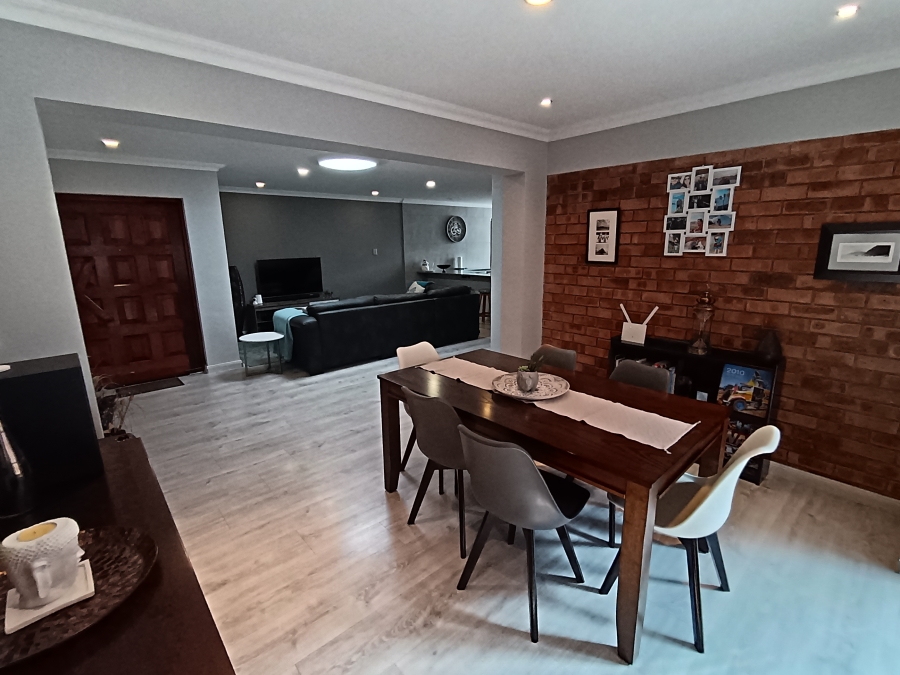 4 Bedroom Property for Sale in Sonneveld Gauteng