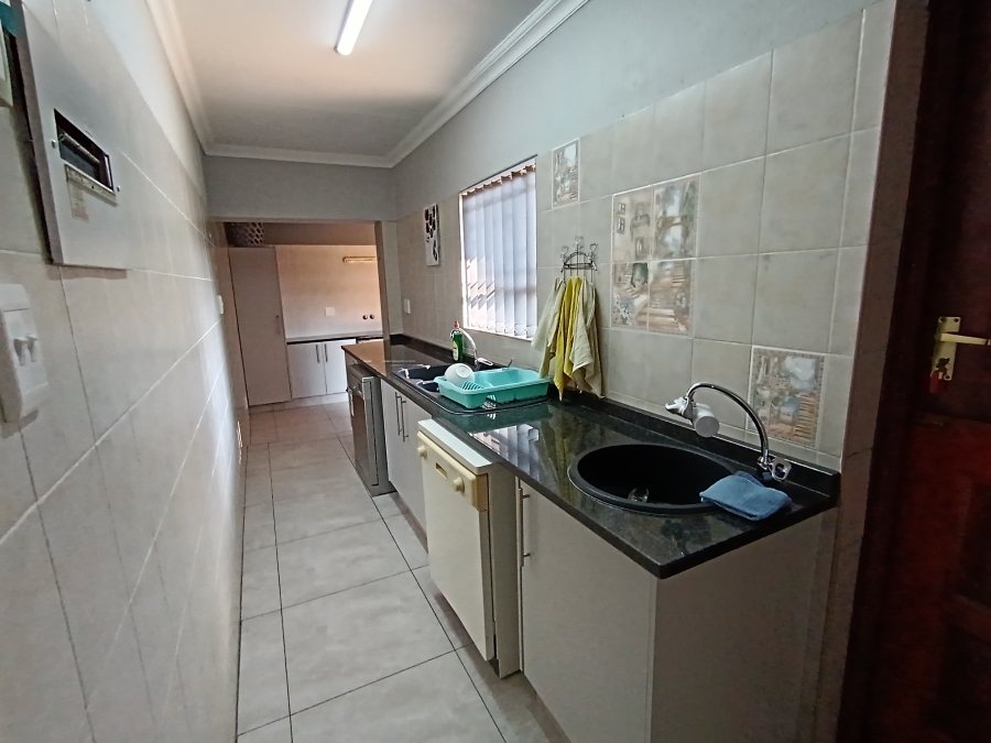 4 Bedroom Property for Sale in Sonneveld Gauteng