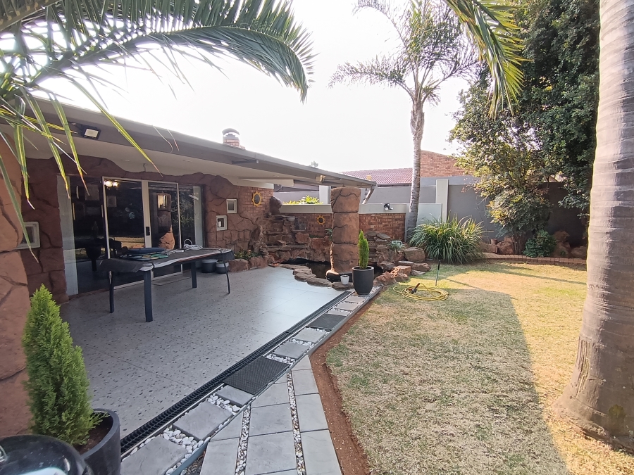 4 Bedroom Property for Sale in Sonneveld Gauteng