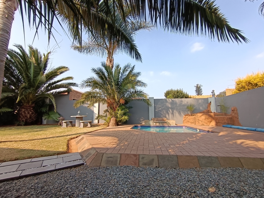 4 Bedroom Property for Sale in Sonneveld Gauteng