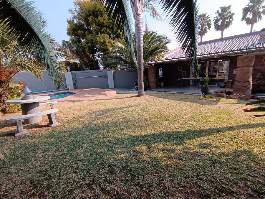 4 Bedroom Property for Sale in Sonneveld Gauteng