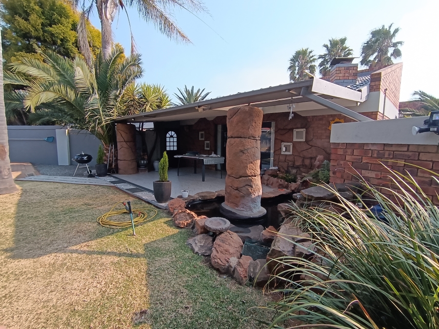 4 Bedroom Property for Sale in Sonneveld Gauteng