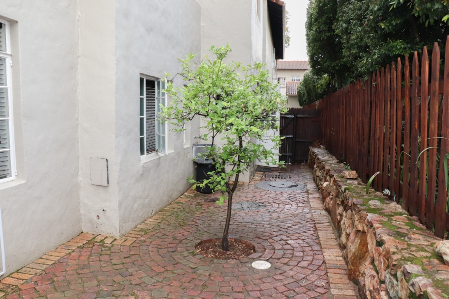 To Let 2 Bedroom Property for Rent in Oaklands Gauteng