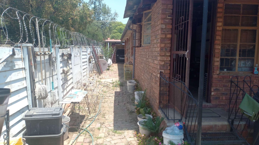 6 Bedroom Property for Sale in Claremont Gauteng