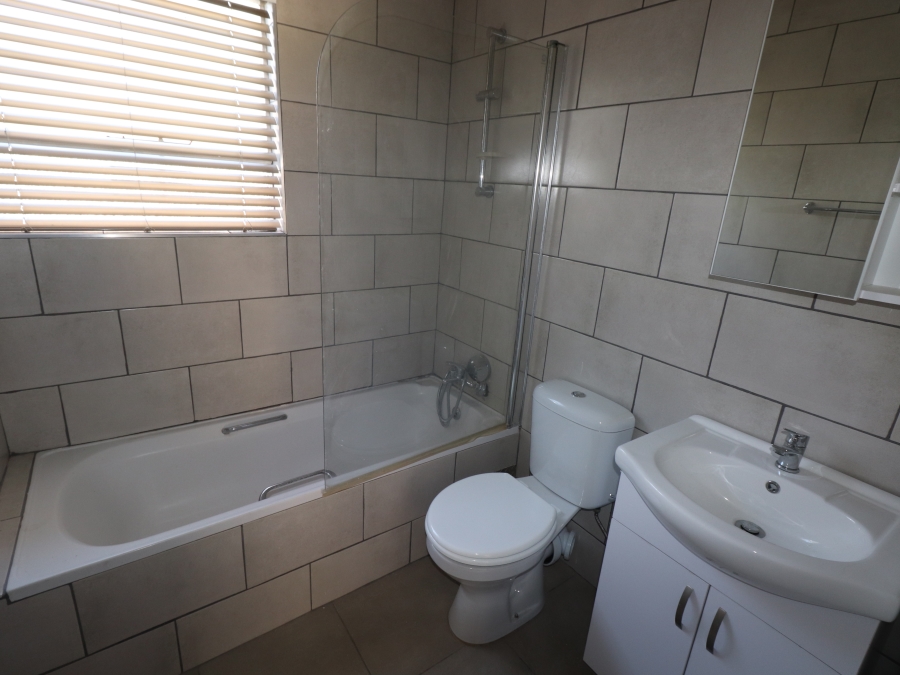 2 Bedroom Property for Sale in Glen Marais Gauteng