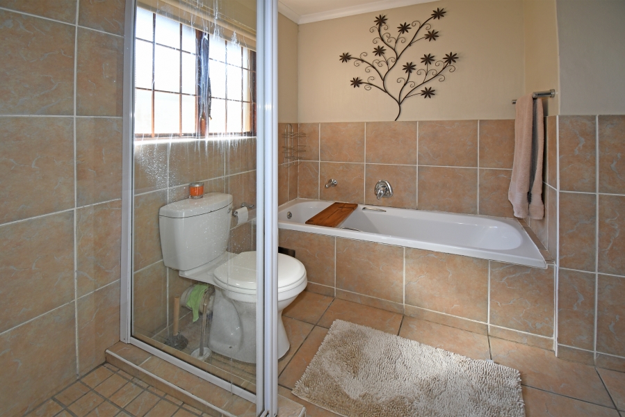 2 Bedroom Property for Sale in North Riding Gauteng