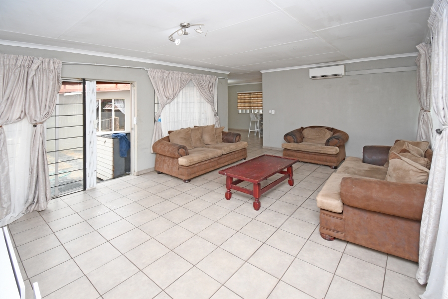 To Let 4 Bedroom Property for Rent in Bloubosrand Gauteng