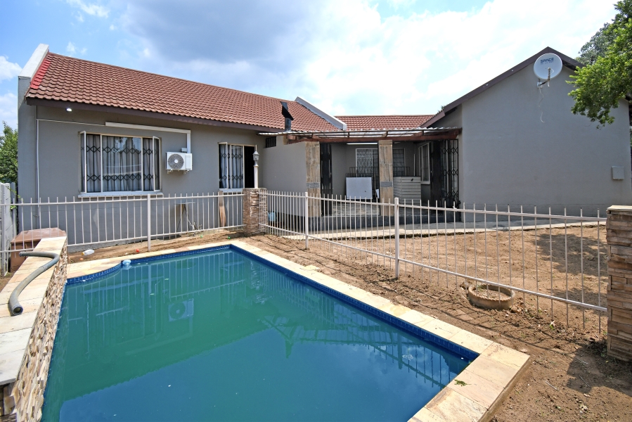 To Let 4 Bedroom Property for Rent in Bloubosrand Gauteng