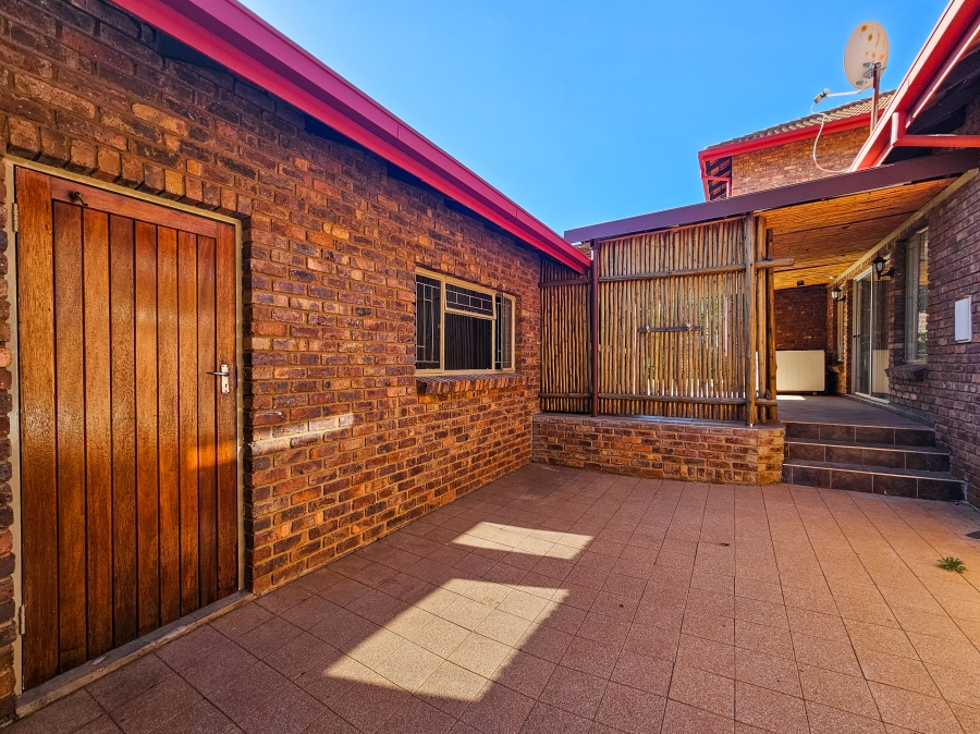 5 Bedroom Property for Sale in Wonderboom Gauteng