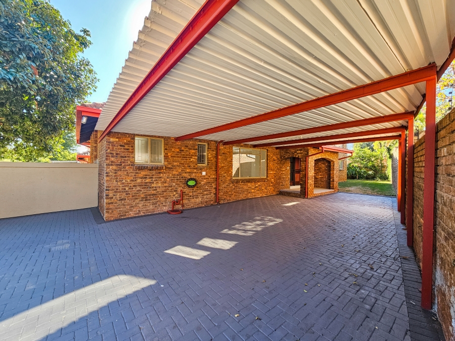 5 Bedroom Property for Sale in Wonderboom Gauteng