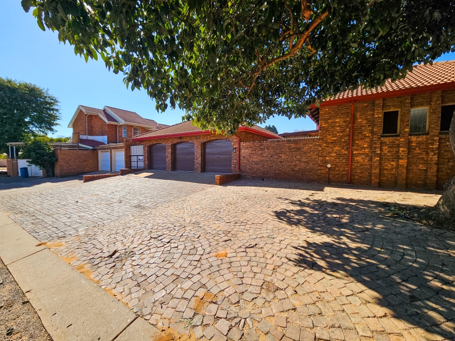 5 Bedroom Property for Sale in Wonderboom Gauteng