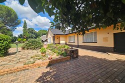 4 Bedroom Property for Sale in Wierda Park Gauteng