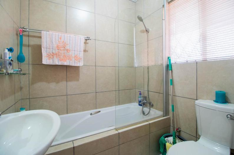 1 Bedroom Property for Sale in Edenvale Central Gauteng