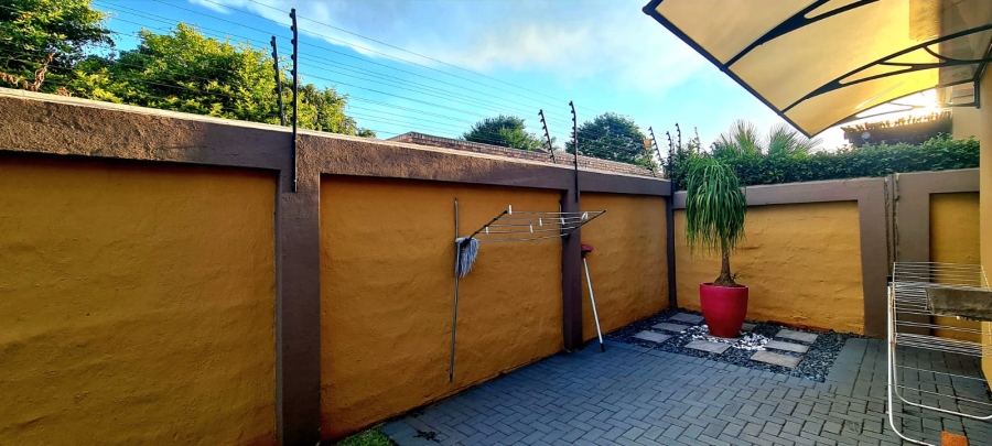 To Let 3 Bedroom Property for Rent in Sinoville Gauteng