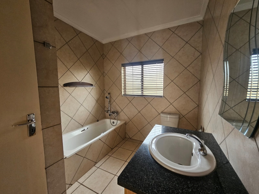 To Let 3 Bedroom Property for Rent in Sinoville Gauteng