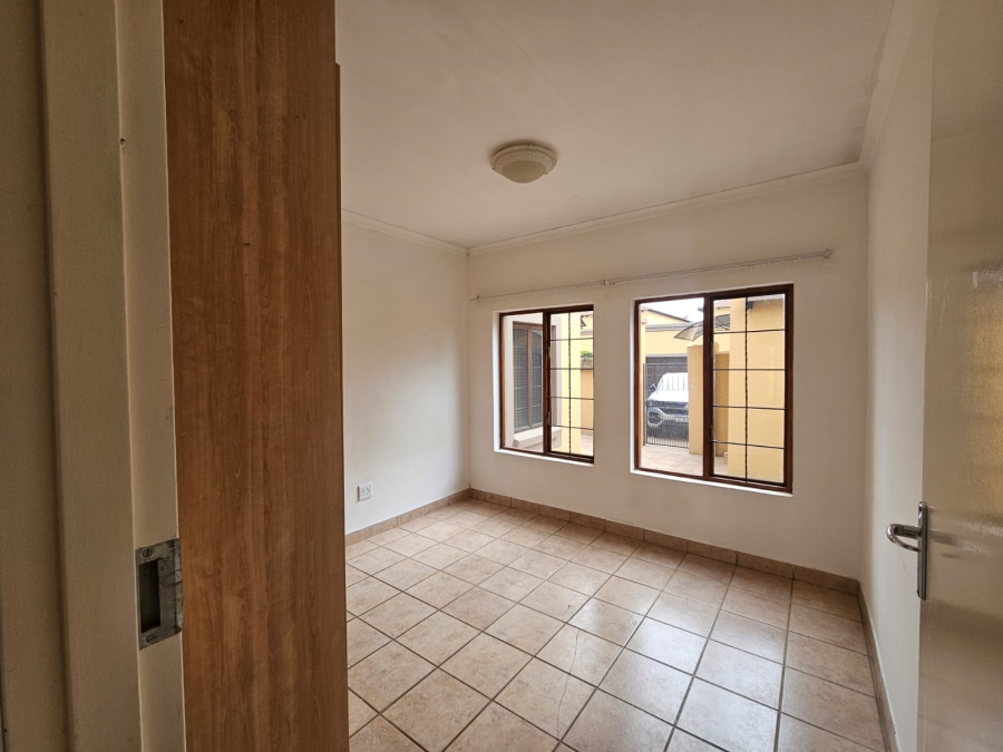 To Let 3 Bedroom Property for Rent in Sinoville Gauteng