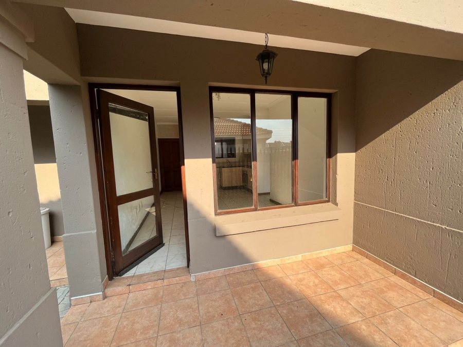 To Let 2 Bedroom Property for Rent in Helderwyk Gauteng