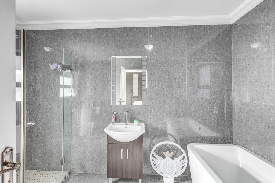 4 Bedroom Property for Sale in Douglasdale Gauteng