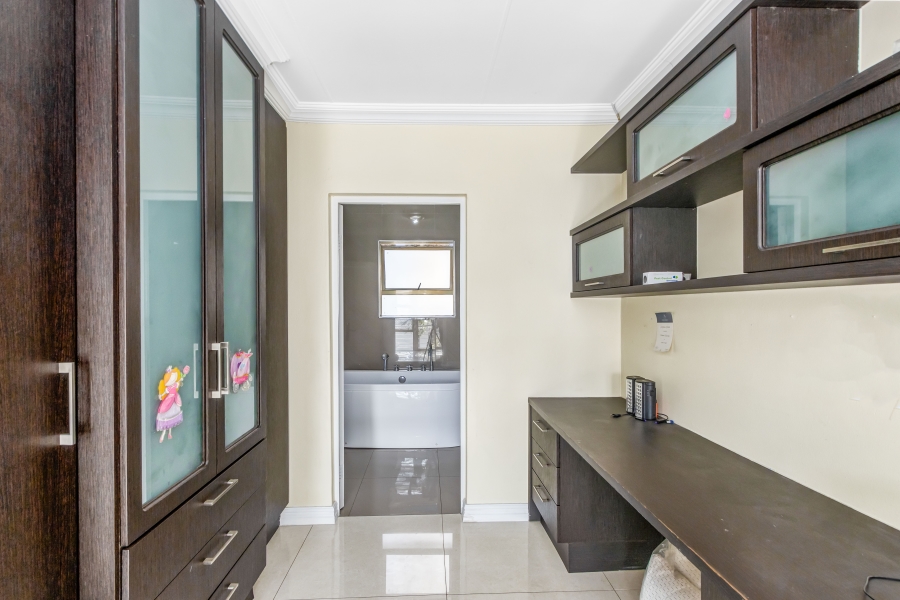 4 Bedroom Property for Sale in Douglasdale Gauteng