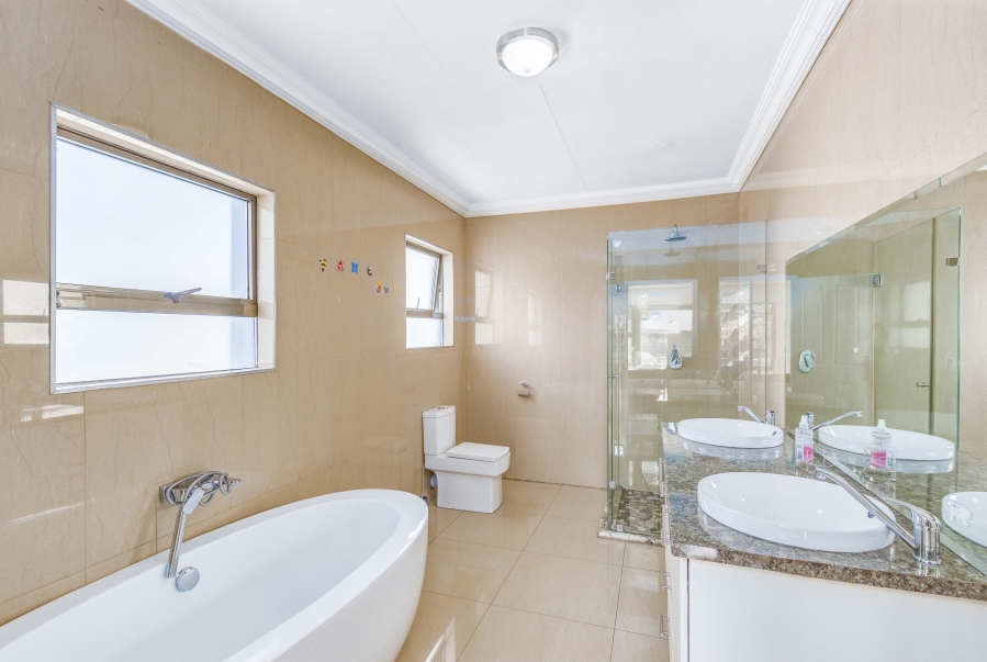 4 Bedroom Property for Sale in Douglasdale Gauteng