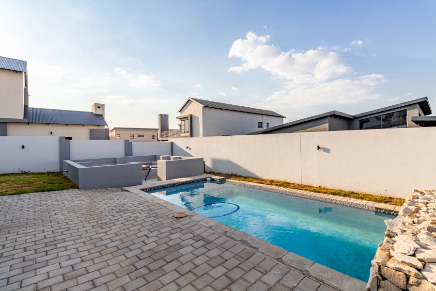 5 Bedroom Property for Sale in Six Fountains Residential Estate Gauteng