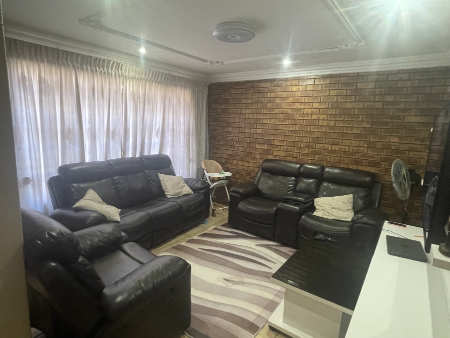 To Let 3 Bedroom Property for Rent in Doornpoort Gauteng