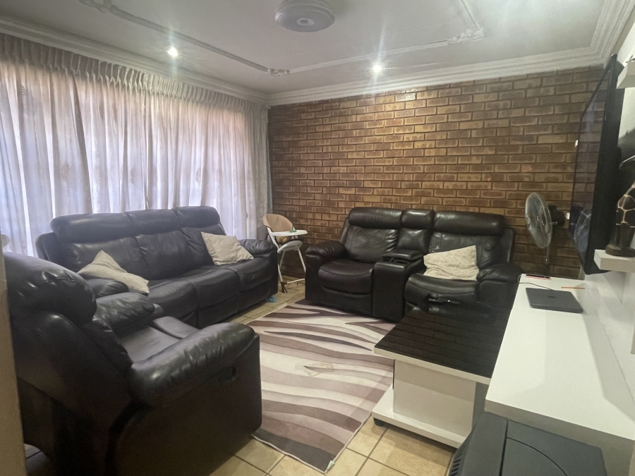 To Let 3 Bedroom Property for Rent in Doornpoort Gauteng